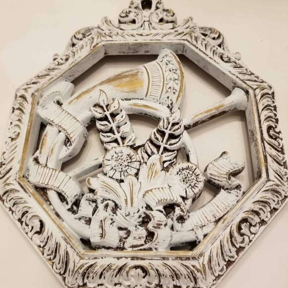 Vintage-Inspired White Wall Decor Set - Picture 7 of 10